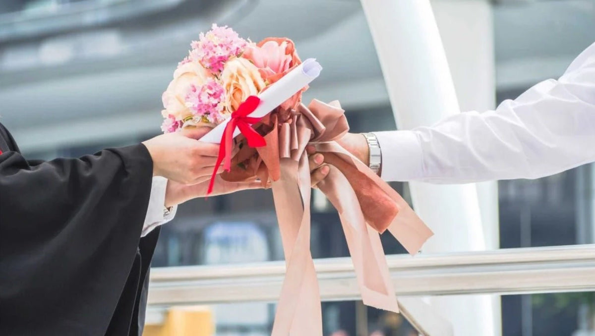 Best Graduation Gift Ideas: Why Flowers Are the Perfect Way to Say Congratulations! - Tooka Florist