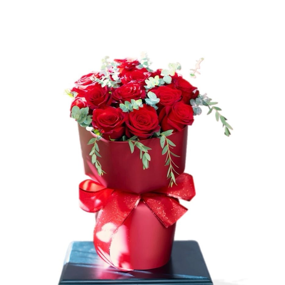 Bundle of Rose by Tooka Florist – Luxury Flowers Serving North, West & Greater Vancouver